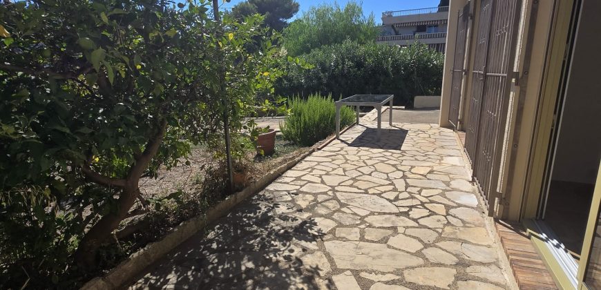 LAND/1 – Antibes secteur Fontmerle, 3P Duplex Vide 98.07²m climatisé rénové, RDJ Expo Sud, 2 PK