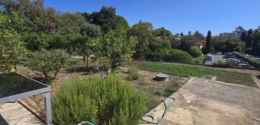LAND/1 – Antibes secteur Fontmerle, 3P Duplex Vide 98.07²m climatisé rénové, RDJ Expo Sud, 2 PK