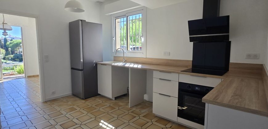 LAND/1 – Antibes secteur Fontmerle, 3P Duplex Vide 98.07²m climatisé rénové, RDJ Expo Sud, 2 PK