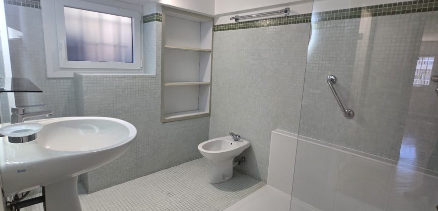 LAND/1 – Antibes secteur Fontmerle, 3P Duplex Vide 98.07²m climatisé rénové, RDJ Expo Sud, 2 PK