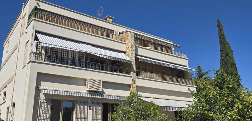 LAND/1 – Antibes secteur Fontmerle, 3P Duplex Vide 98.07²m climatisé rénové, RDJ Expo Sud, 2 PK