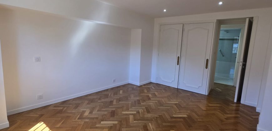LAND/1 – Antibes secteur Fontmerle, 3P Duplex Vide 98.07²m climatisé rénové, RDJ Expo Sud, 2 PK
