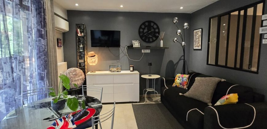 ARI/1 – Golfe Juan Centre Ville, Charmant Studio + Coin nuit 33.72m² Meublé, climatisé, RDJ Nord Ouest avec Cave
