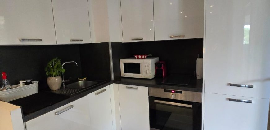 ARI/1 – Golfe Juan Centre Ville, Charmant Studio + Coin nuit 33.72m² Meublé, climatisé, RDJ Nord Ouest avec Cave