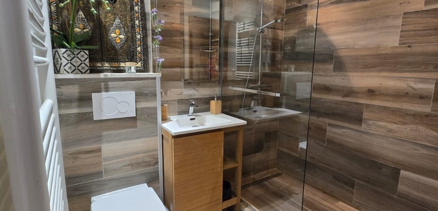 ARI/1 – Golfe Juan Centre Ville, Charmant Studio + Coin nuit 33.72m² Meublé, climatisé, RDJ Nord Ouest avec Cave