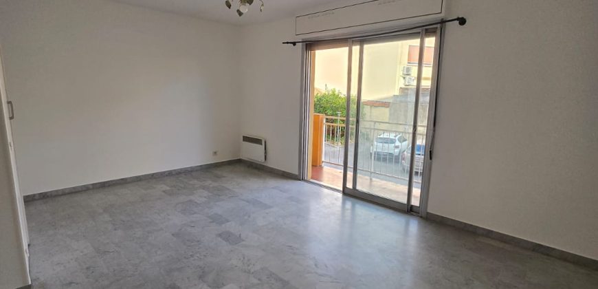 CHIL/1 – Vallauris, Charmant studio vide repeint 26.83m² 1er ét. Expo Est, Cave + Parking