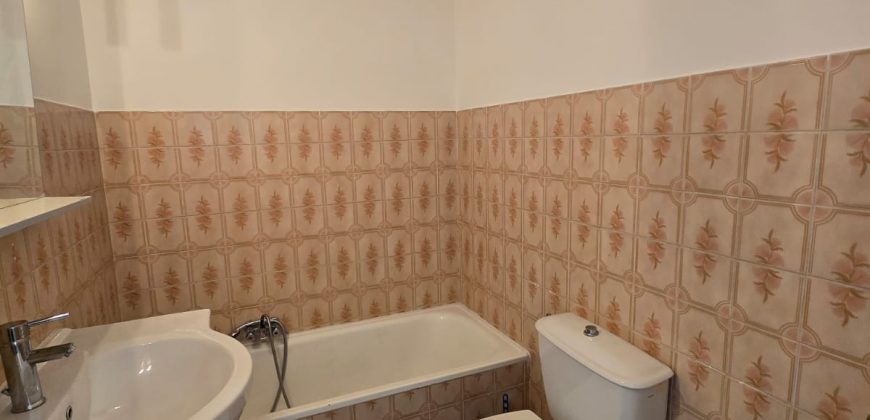 CHIL/1 – Vallauris, Charmant studio vide repeint 26.83m² 1er ét. Expo Est, Cave + Parking