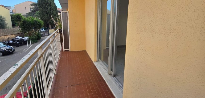 CHIL/1 – Vallauris, Charmant studio vide repeint 26.83m² 1er ét. Expo Est, Cave + Parking