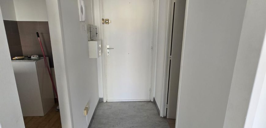 CHIL/1 – Vallauris, Charmant studio vide repeint 26.83m² 1er ét. Expo Est, Cave + Parking