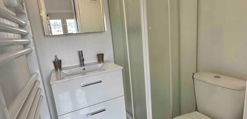 ARF/22 – Golfe Juan, Charmant Studio meublé 18.03m² climatisé 3ème Et. sans ascenseur, Front de Mer