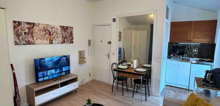 ARF/22 – Golfe Juan, Charmant Studio meublé 18.03m² climatisé 3ème Et. sans ascenseur, Front de Mer
